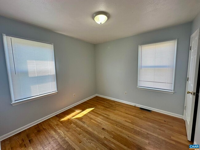 Building Photo - 646 S Delphine Ave