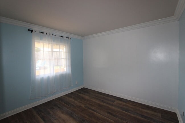 Building Photo - Beautiful 2 bedroom 1.5 bathroom available for rent now