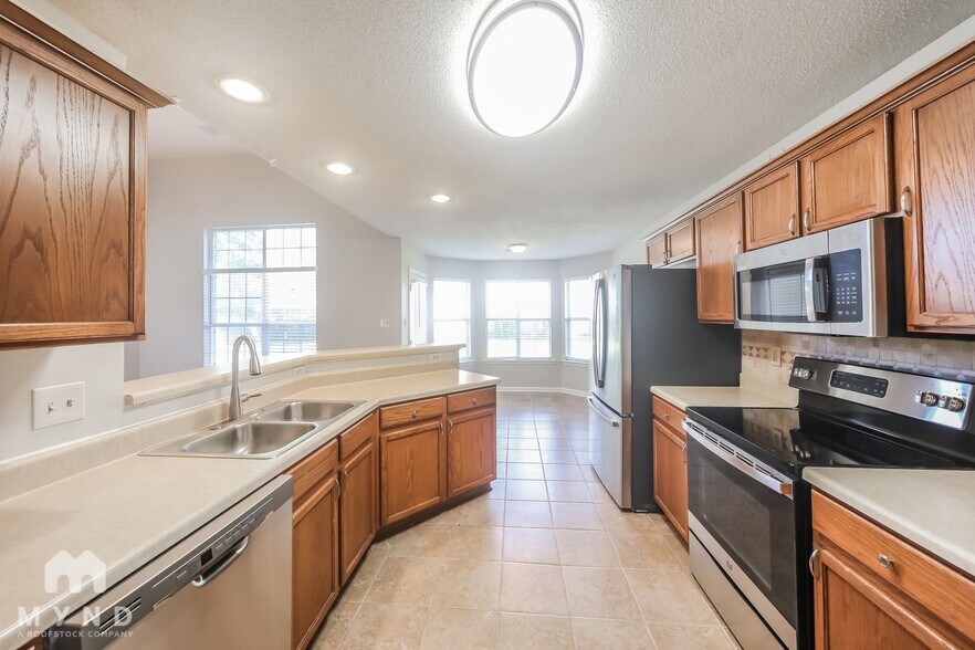Building Photo - 7384 Hunters Forest Cove