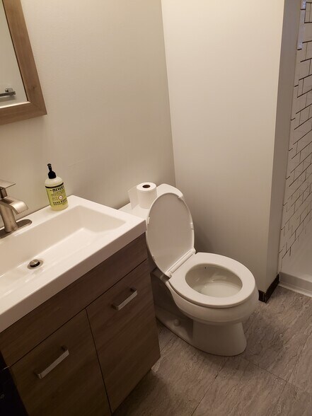 bathroom - 6116 France Ave S