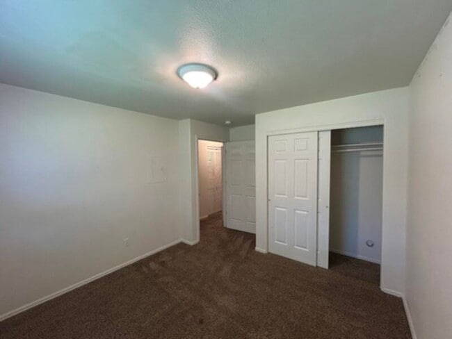 Building Photo - Spacious 3 Bed, 2 Bath!!!