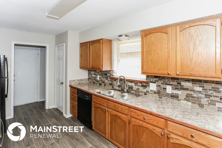 Building Photo - 703 Timberoaks Dr