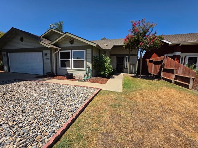 Primary Photo - 3 Bedroom 2 Bathroom in SE Visalia
