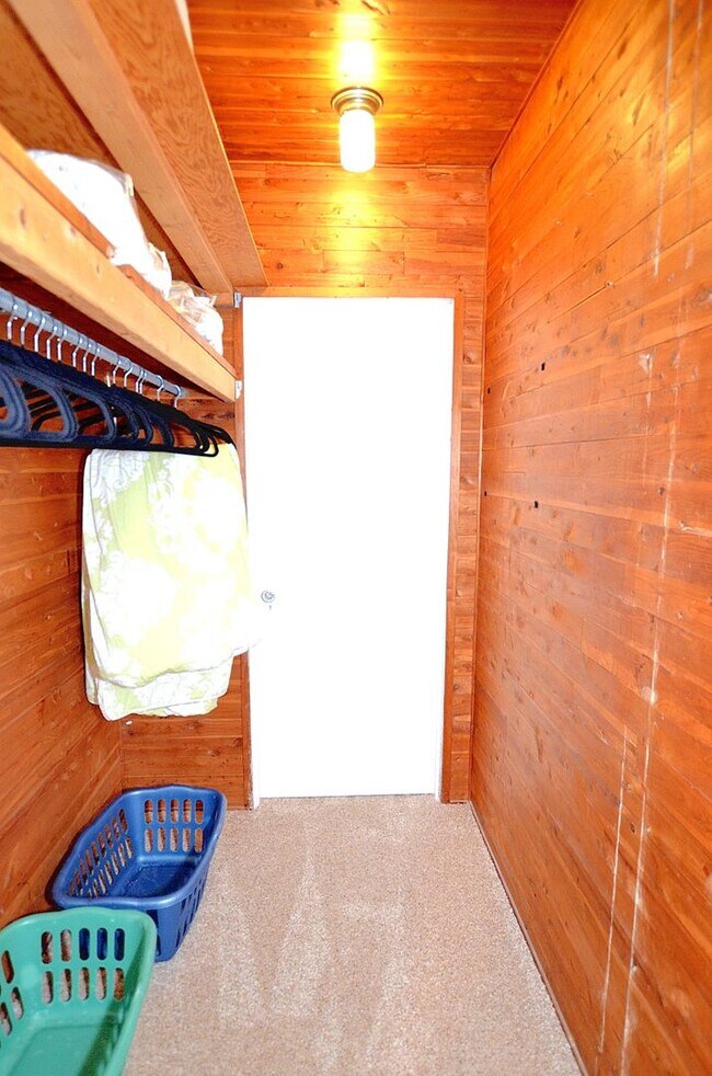 Building Photo - Exquisite Vacation unit in the Heart of Co...