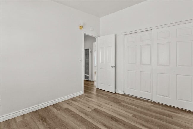 Building Photo - Single Story 4 Bedroom Home with Yard and Detached Garage in Montclair