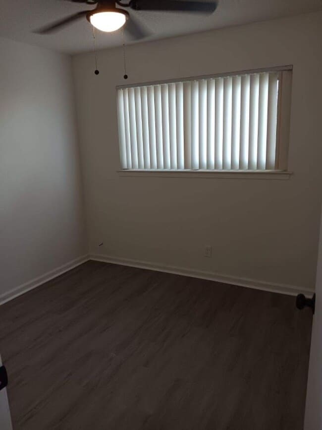 Building Photo - Updated Two bedroom, one bathroom close to shopping and schools!