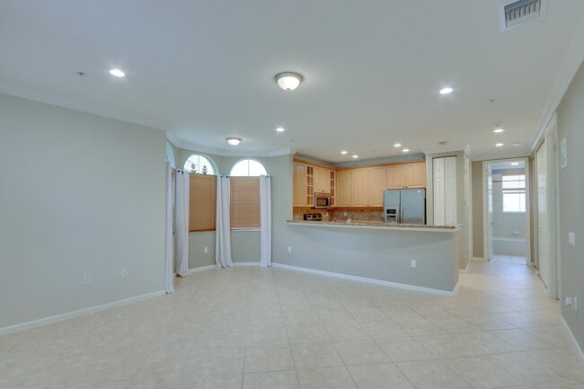 Building Photo - 1365 Vía De Pepi