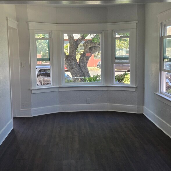 Building Photo - 2048 Ocean View Blvd