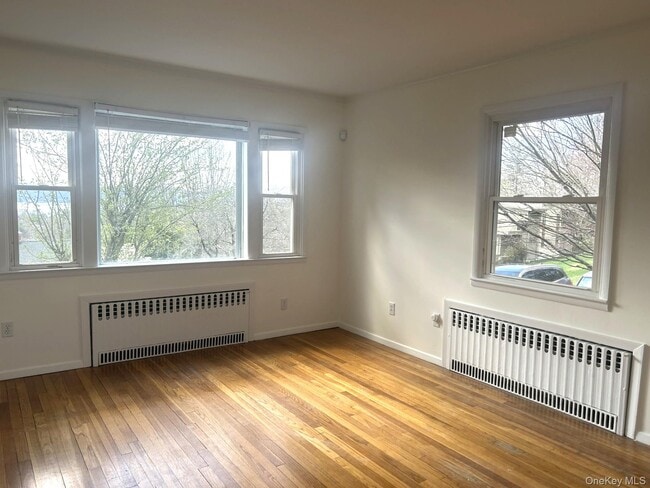 Building Photo - 8 Ridge St