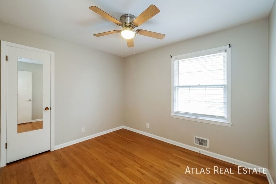 Building Photo - 5509 W 92nd Pl