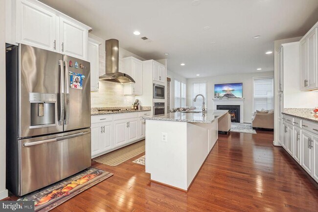 Building Photo - 25495 Woodbine Farm Dr