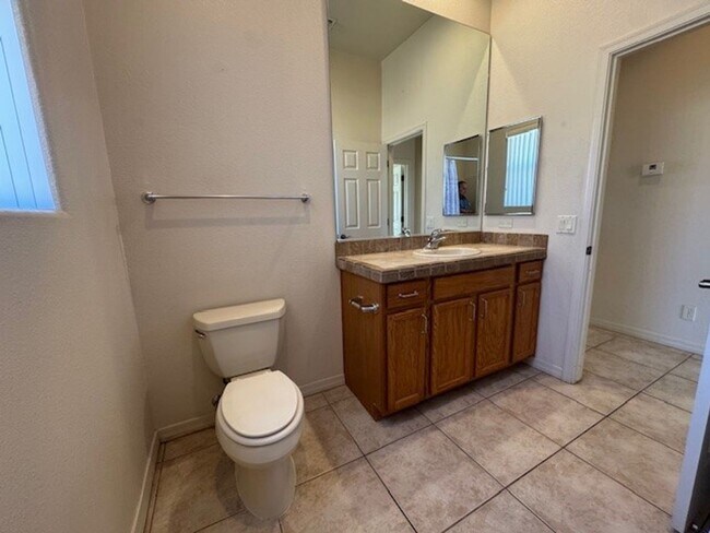 Building Photo - 3 Bedroom Exec Home Bullhead Parkway close...