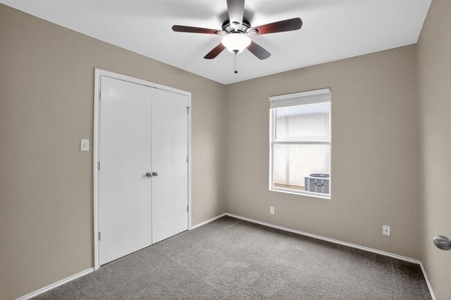 Building Photo - 113 Amber Ln