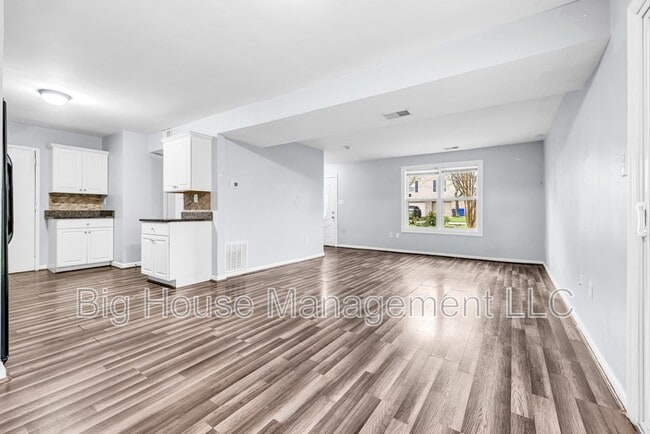 Building Photo - 4536 Reeves Pl