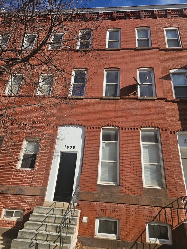 Building Photo - 1909 McCulloh St