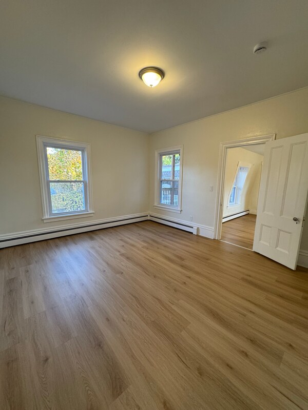 Building Photo - 76 Elm St