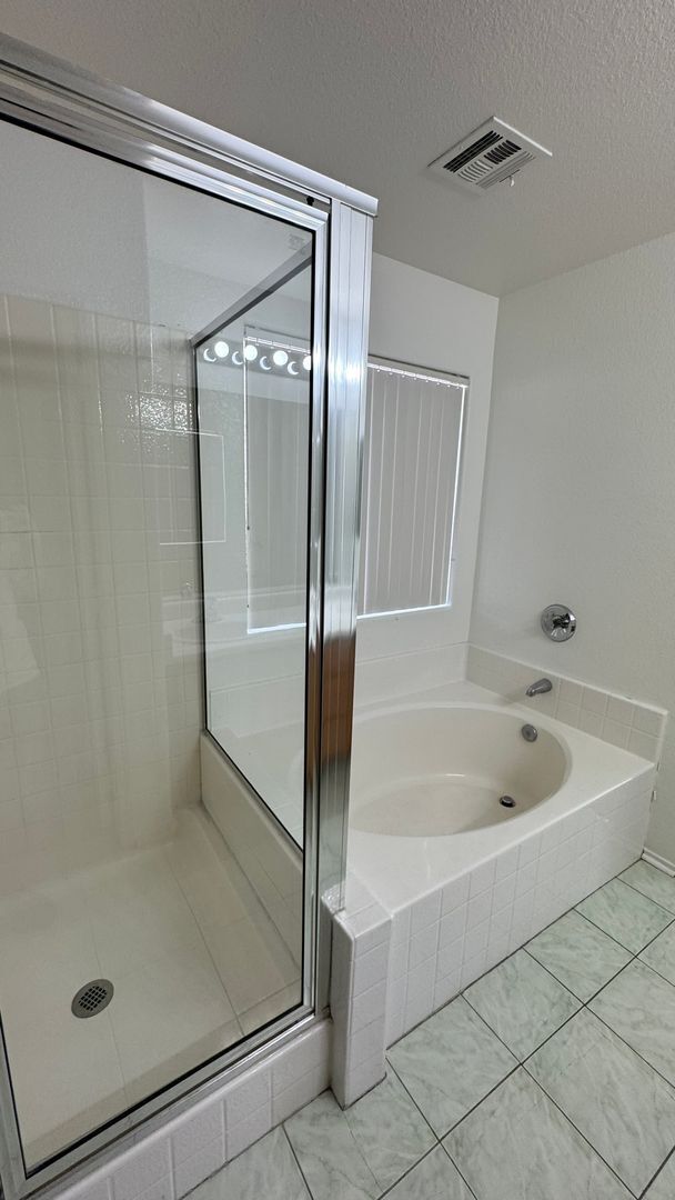 Building Photo - Gated 3 bedroom short term rental