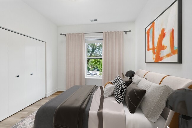 Building Photo - Renovated 3 bedroom in Lincoln Park - Now Leasing!