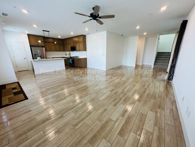 Building Photo - 2879 E Teaberry Dr