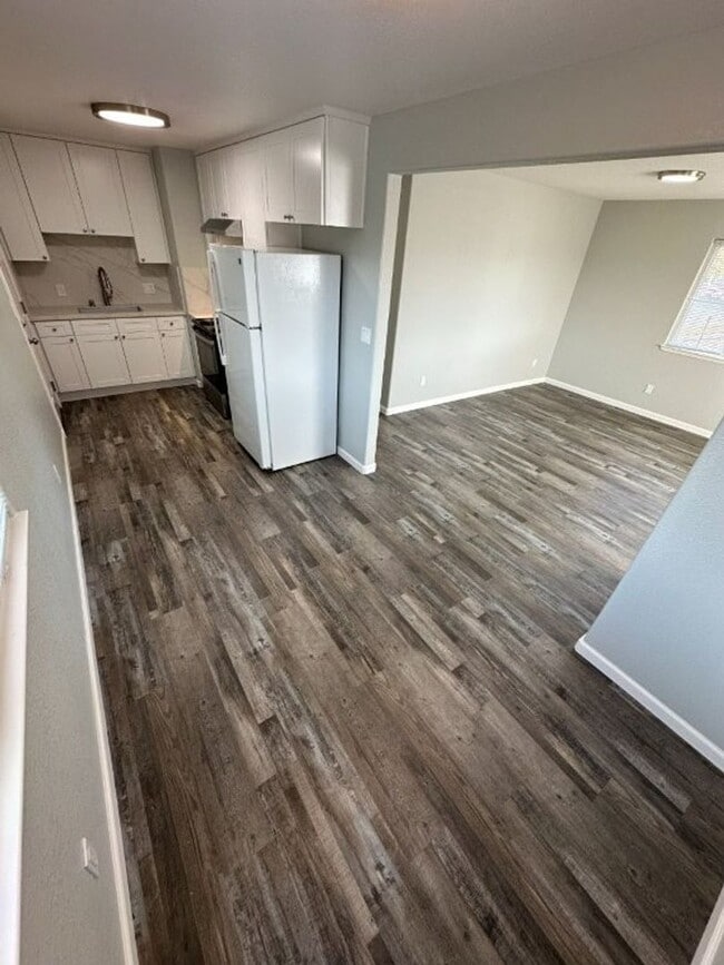 Building Photo - Sunset 732/DUPLEX