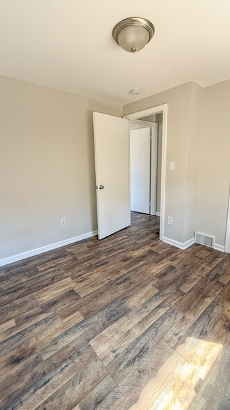 Bedroom 2 - 2019 Fairlawn st