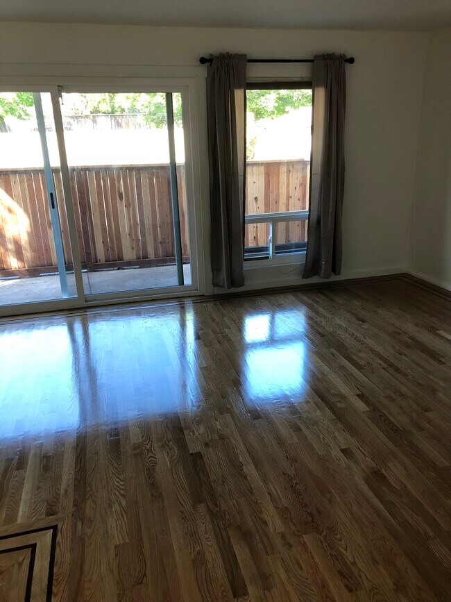 living area - 1224 Sir Francis Drake Blvd
