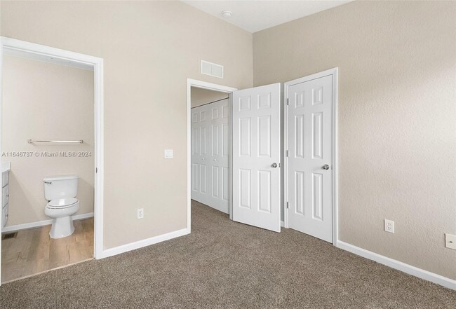 Building Photo - 4481 SW 49th Ave