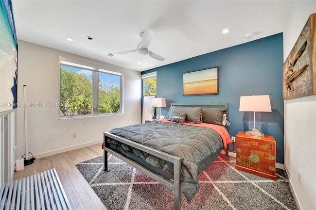 Building Photo - 544 N Victoria Park Rd