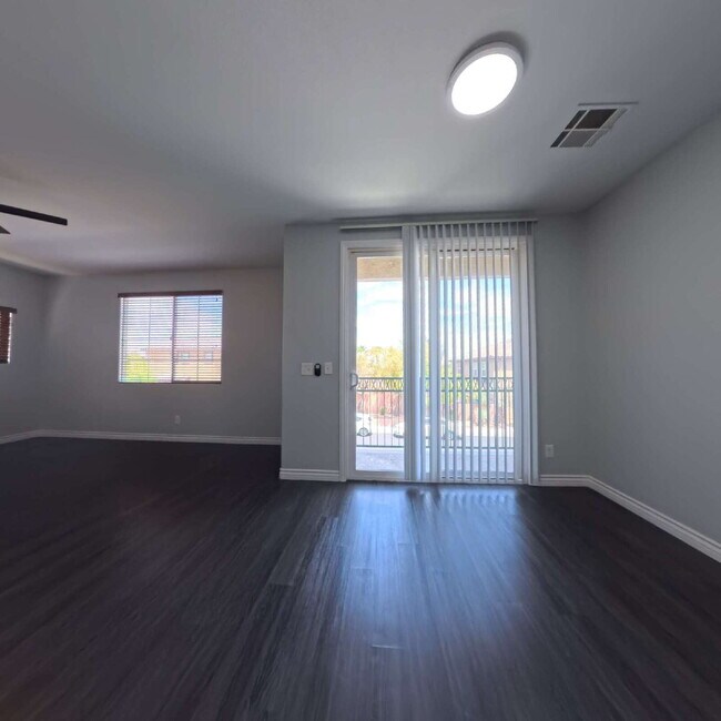 Building Photo - Spacious 2-bed 2-bath with Attached Car Garage at Tripoly!