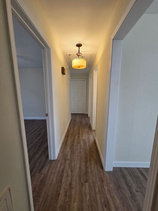 Building Photo - Beautiful Brick - Ranch Style Home!