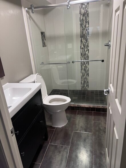 Full bath basement - 4443 S Independence St