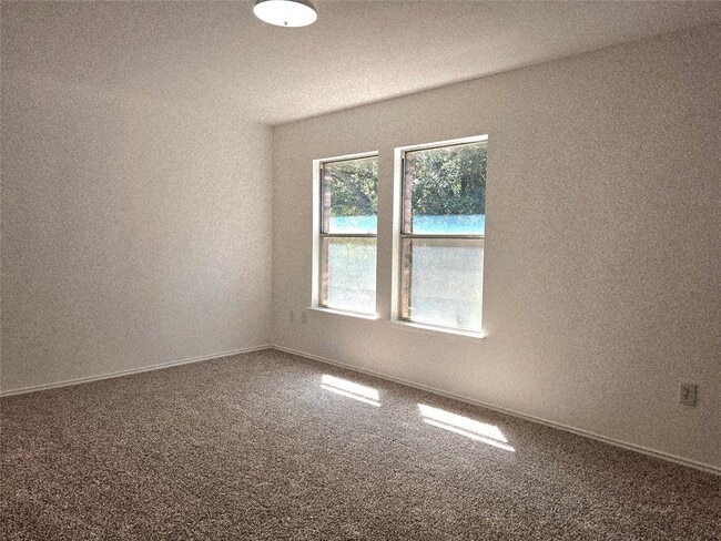 Building Photo - 1002 Keeshond Pl
