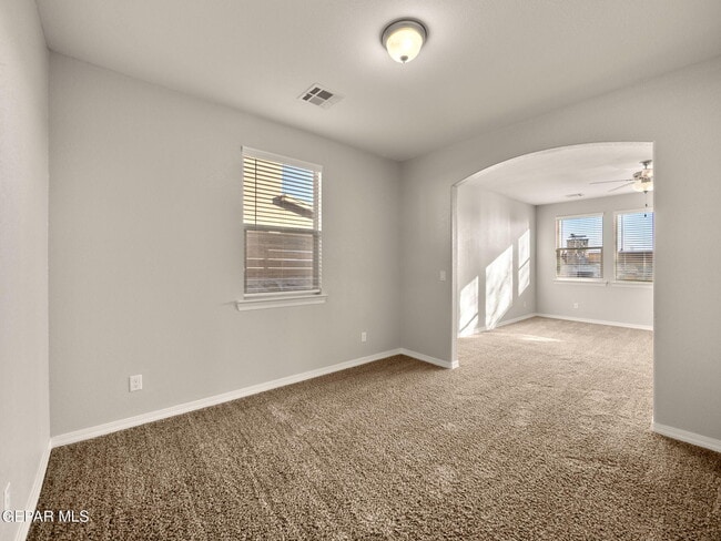 Building Photo - 5916 Hidden Acres Dr