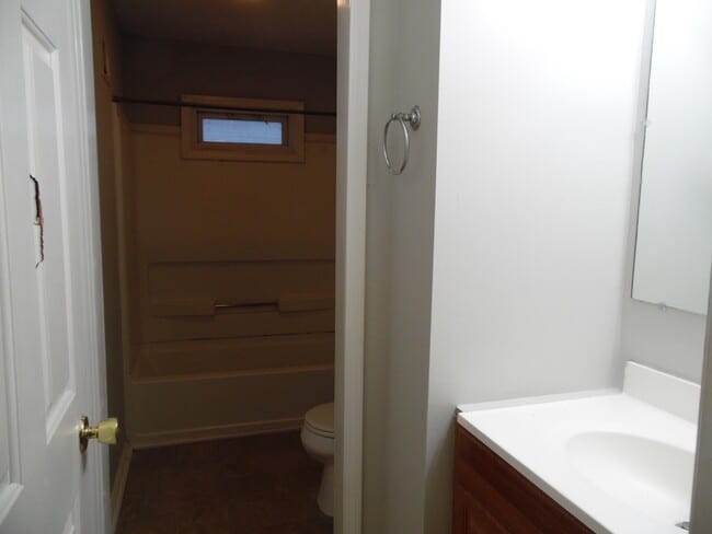 Building Photo - 1001 N Broadway