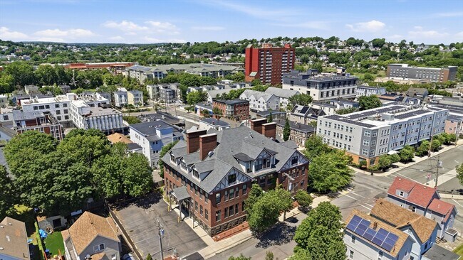 Building Photo - 220 Spencer Ave