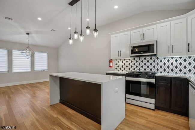 Building Photo - 30 Hemlock Terrace