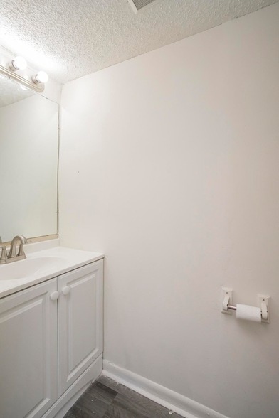 Building Photo - 1517 Meadow Bend Dr