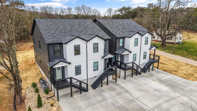 Building Photo - 8302 Lobelia Ln
