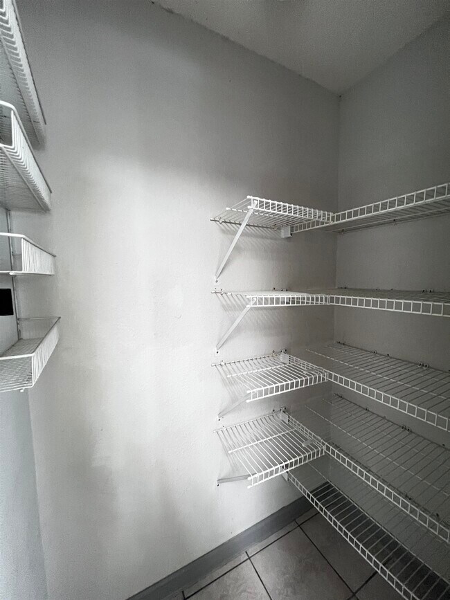 Building Photo - 1406 Golden Park Ct