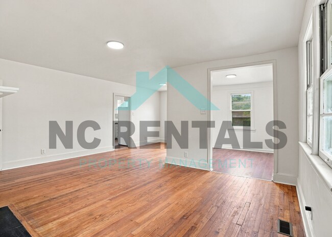 Building Photo - 141 Marthas Ln-