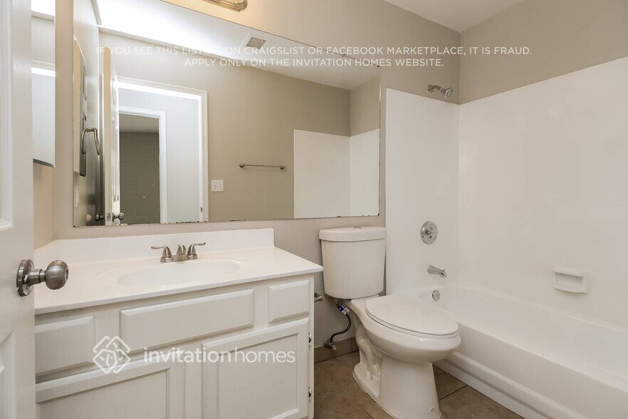 Building Photo - 4645 E Towne Ln