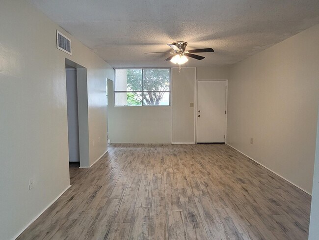 Building Photo - 300 Miracle Strip Pkwy