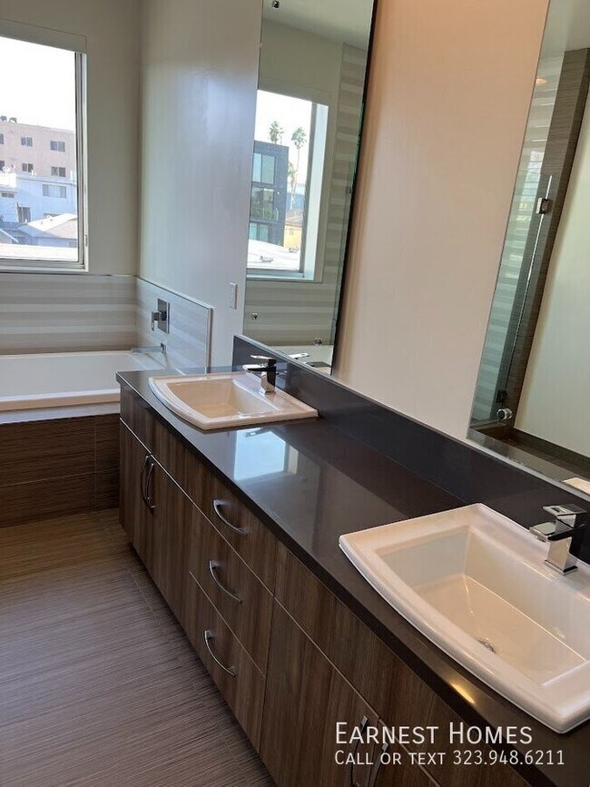 Building Photo - 1715 Armacost Ave