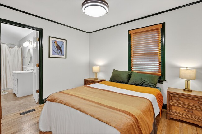 Building Photo - Fully Furnished Home with an Incredible Mi...