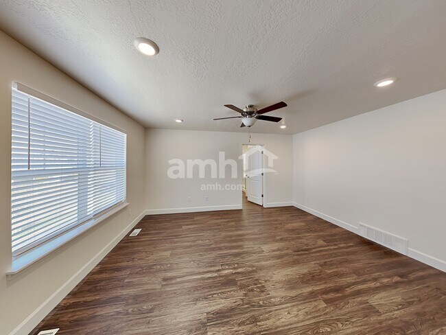 Building Photo - 2320 E Wild Horse Way