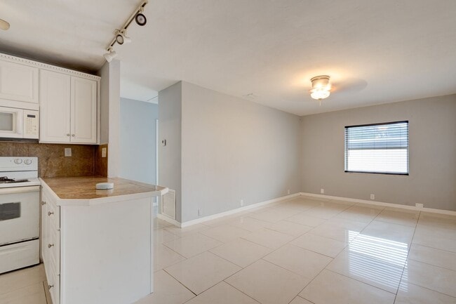 Building Photo - Updated East Delray Duplex | No HOA + Private Yard