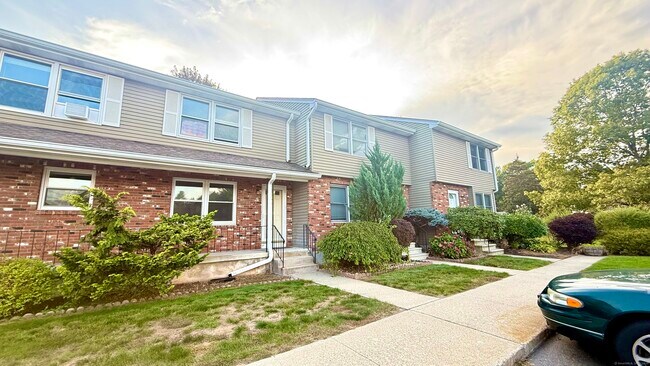 Primary Photo - 9 St Marc Cir