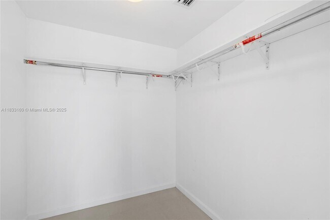 Building Photo - 495 Brickell Ave