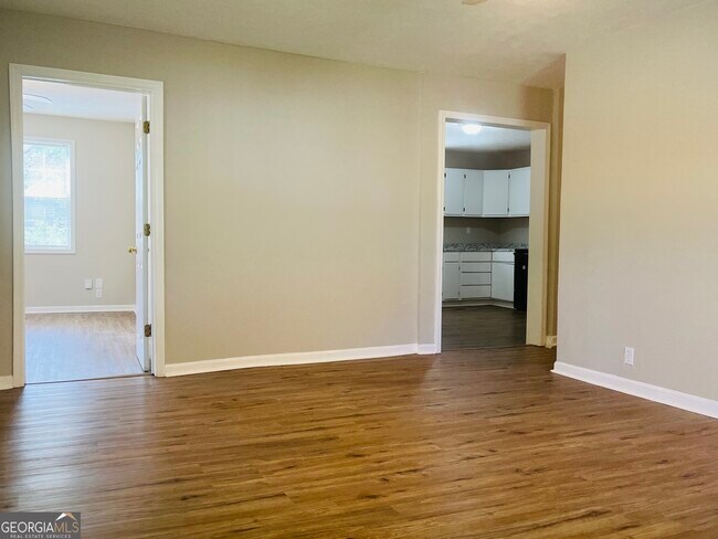 Building Photo - 900 Park Ave