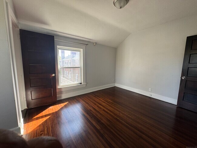 Building Photo - 677 Boston Ave